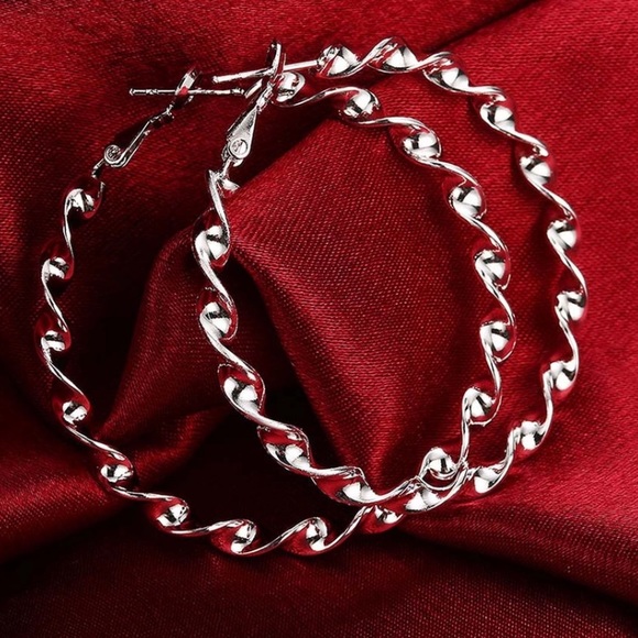 Jewelry - Classy Silver Hoop Earrings